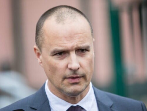 V procese s Ficovým poradcom Lindtnerom vypovedal sudca Sklenka, potvrdil základnú verziu svojich výpovedí