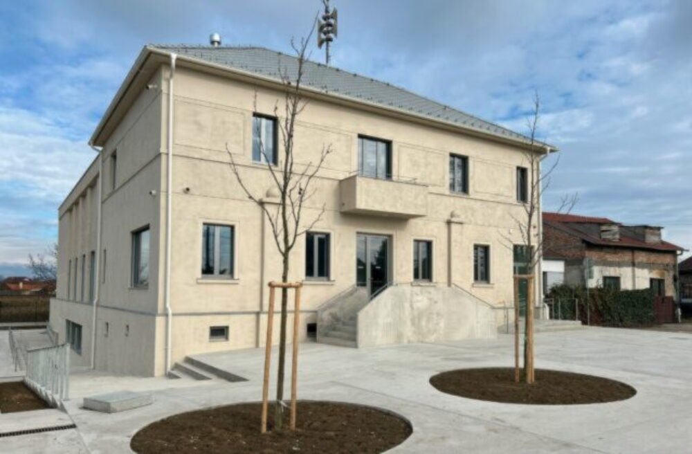 67785_636792083_1286537530062549_8645457558829924151_n-640x420.jpg V Leopoldove chystajú otvorenie nového kultúrneho centra, ktoré vzniklo prestavbou starého kina