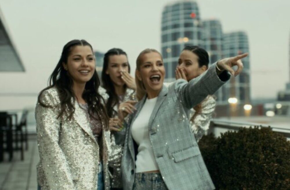 Dara Rolins je tu „Znova a zas“, tentoraz s videoklipom mapujúcim spomienky z kariérnych úspechov i života – VIDEO, FOTO