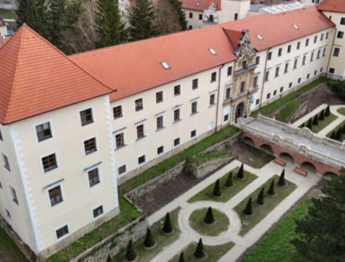 67974_69d7ba4fd9127762458786-640x420.jpg Kaštieľsky park v Stupave je zrekonštruovaný, zlepšili sa výhľady a obnovený bol aj historický vodopád – FOTO