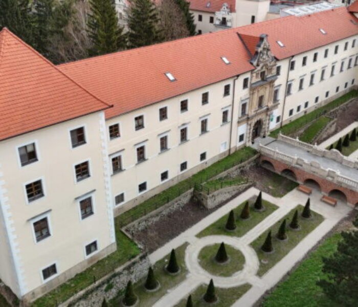 67974_69d7ba4fd9127762458786-640x420.jpg Kaštieľsky park v Stupave je zrekonštruovaný, zlepšili sa výhľady a obnovený bol aj historický vodopád – FOTO