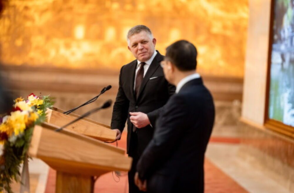 Priame lety aj jadro. Čo priniesla Ficova 30-hodinová návšteva Vietnamu?