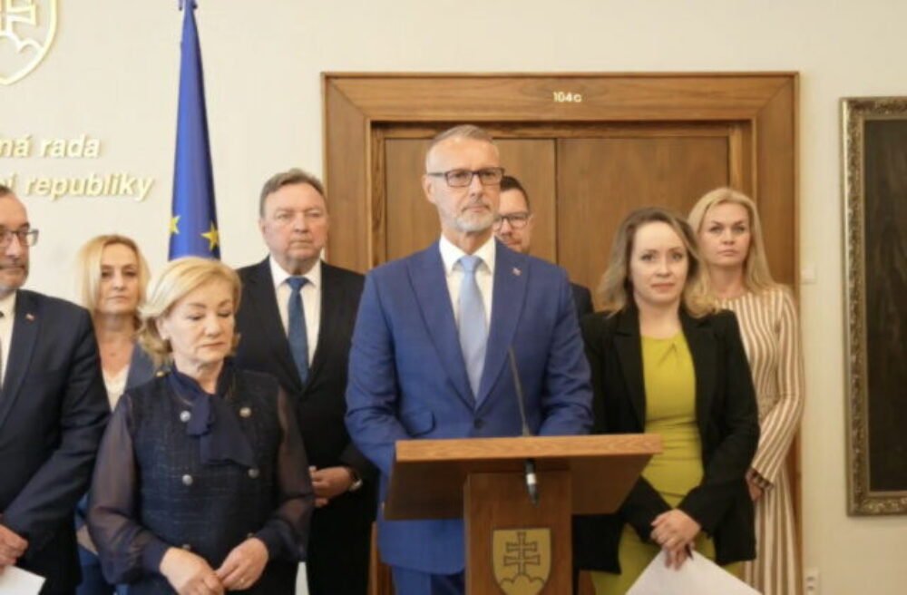 68032_sni-mka-obrazovky-2026-04-14-o-12.10.11-640x420.jpg Hlas podporí zmeny vo voľbách zo zahraničia, chce ich však upraviť. Puci sa vyjadril aj z mrazeniu platov ministrov – VIDEO