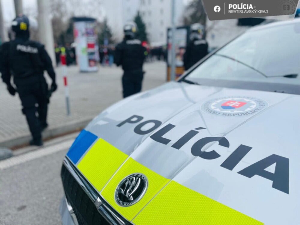 68131_493667852_1005148978479202_4587383752101485527_n.jpg Dopravnú nehodu v obci Láb neprežil motocyklista, vodič narazil do stromu