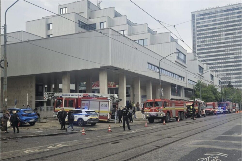 Hasiči zasahovali pri požiari v budove Slovenskej technickej univerzity – FOTO