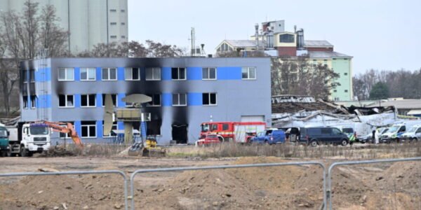 Policajti odovzdali českým kolegom Američanku, ktorú budú stíhať za teroristický útok v Pardubiciach