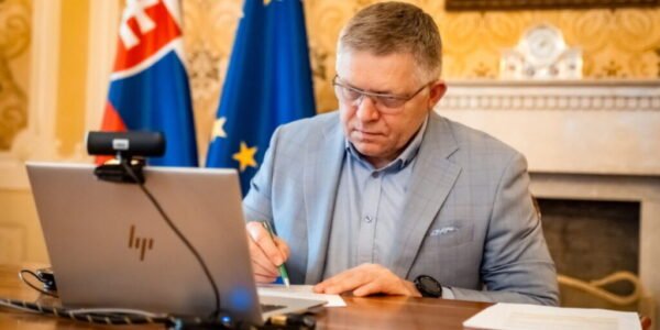 Fico za riešenie situácie v Hormuzskom prielive považuje dôsledné dodržiavanie medzinárodného práva – FOTO