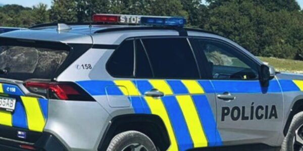 Čelná zrážka na Záhorí má dve obete, cesta bola po tragickej nehode neprejazdná