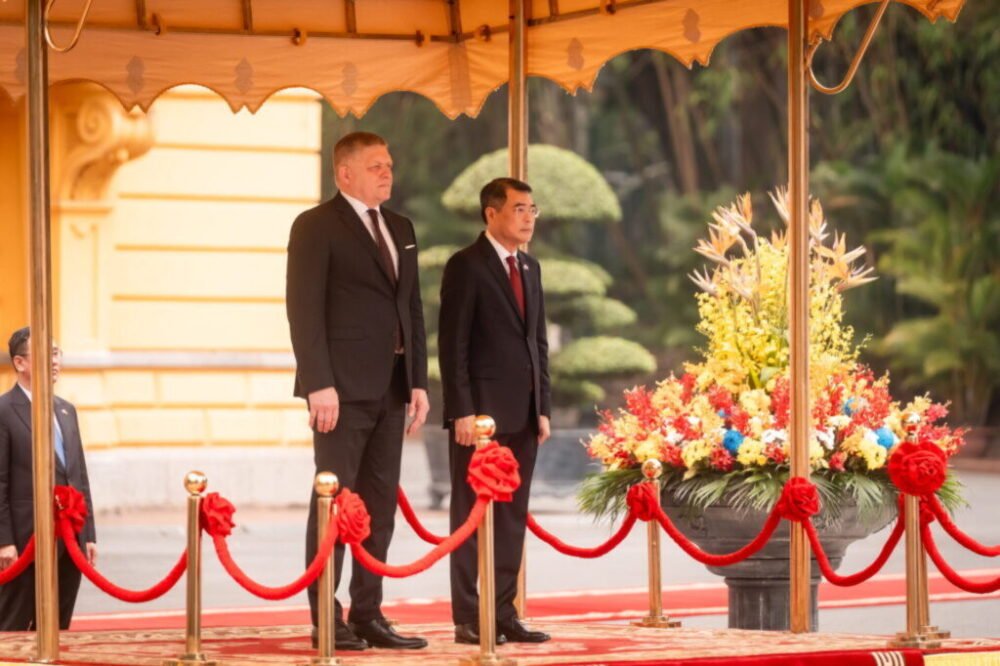 Fico vidí potenciál v spolupráci s Vietnamom, rozvíjať by mohli oblasť energetiky aj zbrojárstva – FOTO