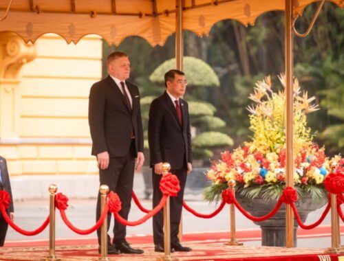 Fico vidí potenciál v spolupráci s Vietnamom, rozvíjať by mohli oblasť energetiky aj zbrojárstva – FOTO