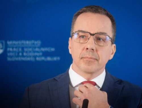 Nezamestnanosť klesla k hranici štyroch percent, voľných je takmer 124-tisíc pracovných miest – VIDEO