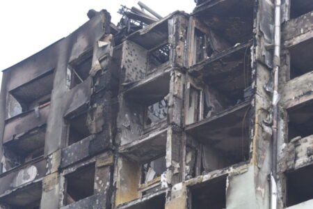 Tragický výbuch na Mukačevskej ulici mieri pred súd, na lavici obžalovaných sedí päť mužov