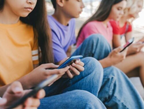 Mladí ľudia nie sú proti regulácii sociálnych sietí a vekový limit považujú za rozumné riešenie, sami by sa ho však snažili obísť