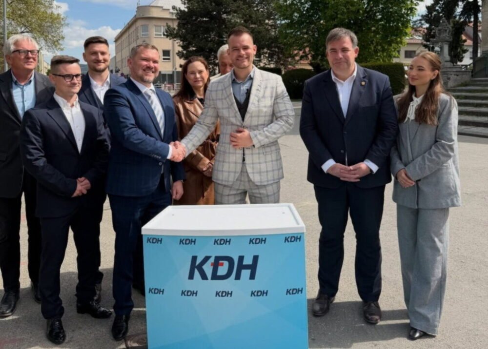 Kandidátom KDH na primátora Hlohovca je Ľubomír Petrek, z námestia nemá byť podľa neho parkovisko – VIDEO