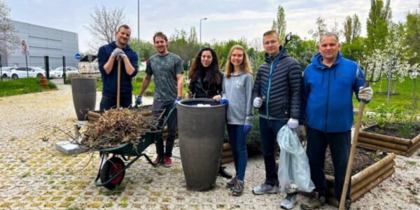 Dobrovoľníci z Tesca sa opäť spojili pri príležitosti Dňa Zeme. Z prírody vyzbierali dve tony odpadu