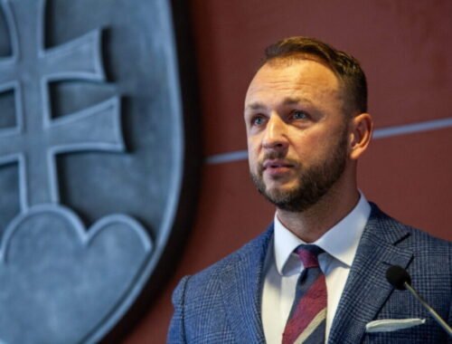 Poslanci budú rokovať o odvolaní Šutaja Eštoka, dôvodom sú sporné rozhodnutia aj stav polície