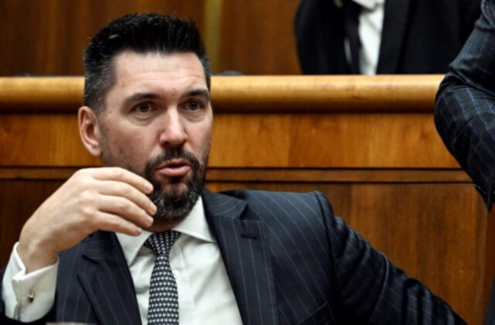 Takáčova novela katastrálneho zákona v parlamente neprešla, za návrh hlasovala len polovica poslancov – VIDEO