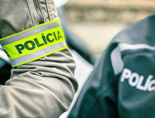 Polícia zastavila kamión prevážajúci drevo, vodič nafúkal cez dve promile