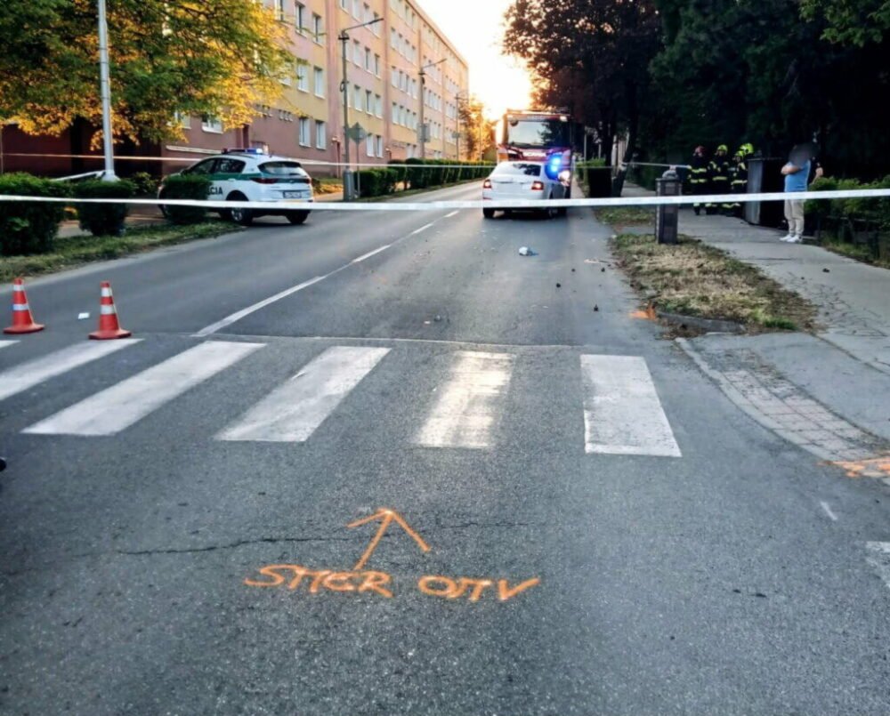 Auto zrazilo chodkyňu na priechode v Lučenci. Utrpela ťažké zranenia, do nemocnice ju musel transportovať vrtuľník – FOTO