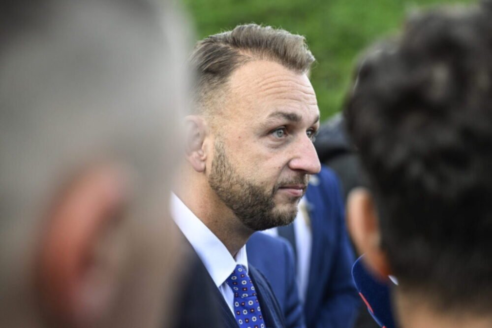 Útok na Ferenčáka polícia prešetrí, ubezpečuje Šutaj Eštok, no odmieta politický motív