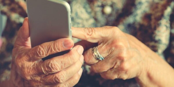 Muž oklamal 76-ročnú seniorku a obral ju o pätnásťtisíc eur, hrozí mu osem rokov väzenia
