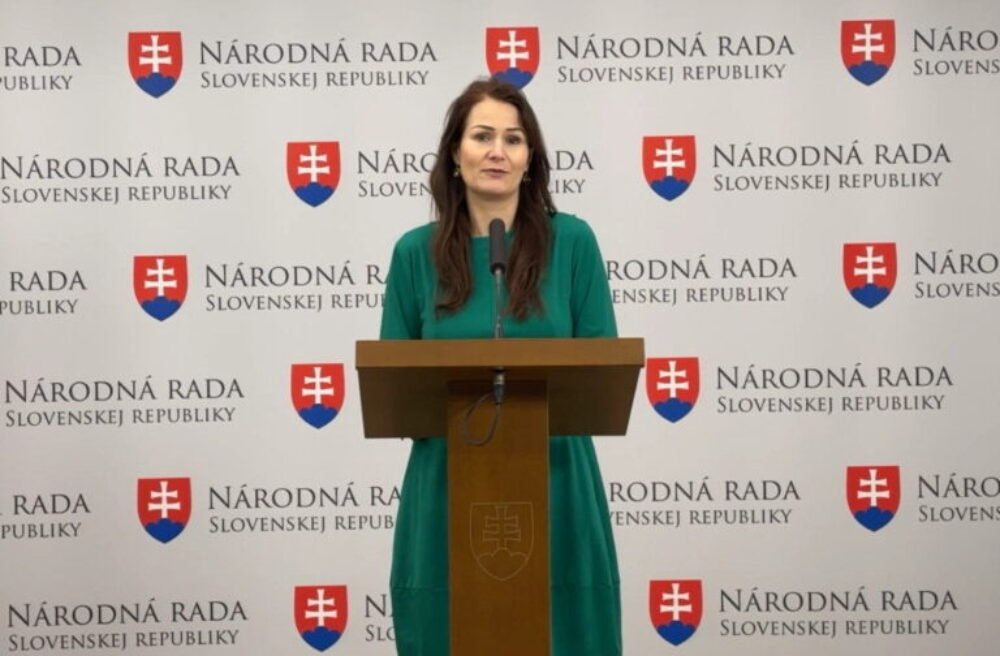 Liberáli podávajú pre Pellegriniho banket podnet na NKÚ, Holečková poukázala na vzorec neefektívneho míňania peňazí – VIDEO