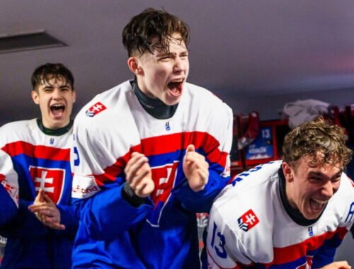 Skvelá slovenská hokejová osemnástka! Na domácich MS sa predstaví vo finále proti Švédom – VIDEO