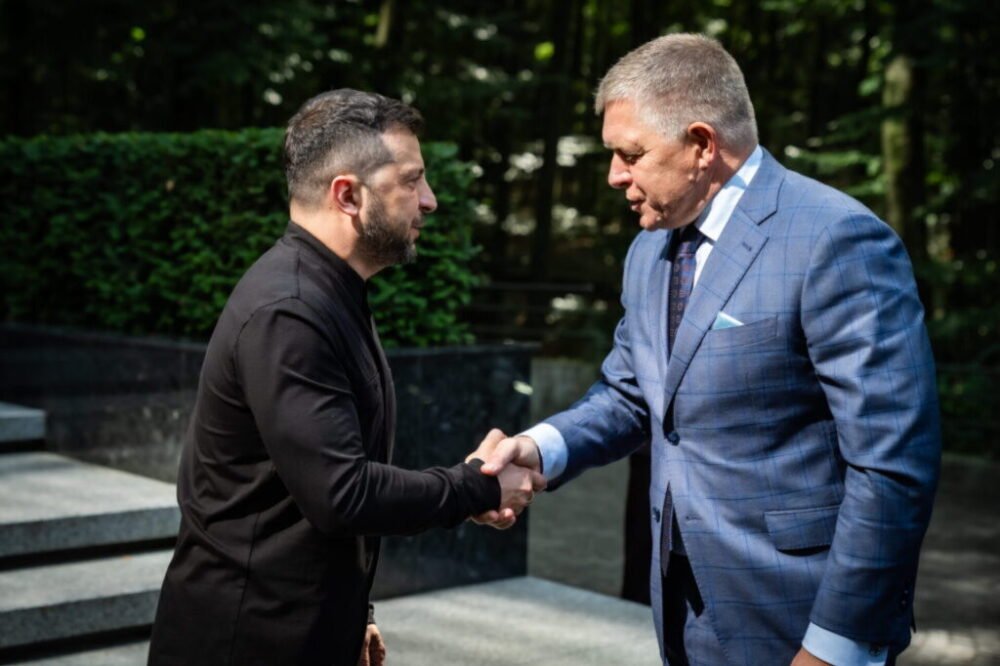 Fico telefonoval so Zelenským, čoskoro sa s ním stretne na samite a zamieri aj do Kyjeva
