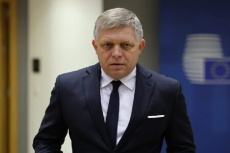 Fico potvrdil stretnutie so Zelenským na samite v Arménsku, témou bude tranzit energií aj ďalšia spolupráca – VIDEO