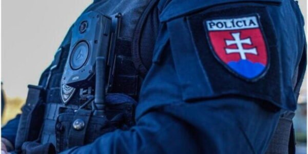 ÚBOK rozbil organizovanú skupinu obchodujúcu s drogami, pri akcii Urus zasahovalo 170 policajtov – FOTO