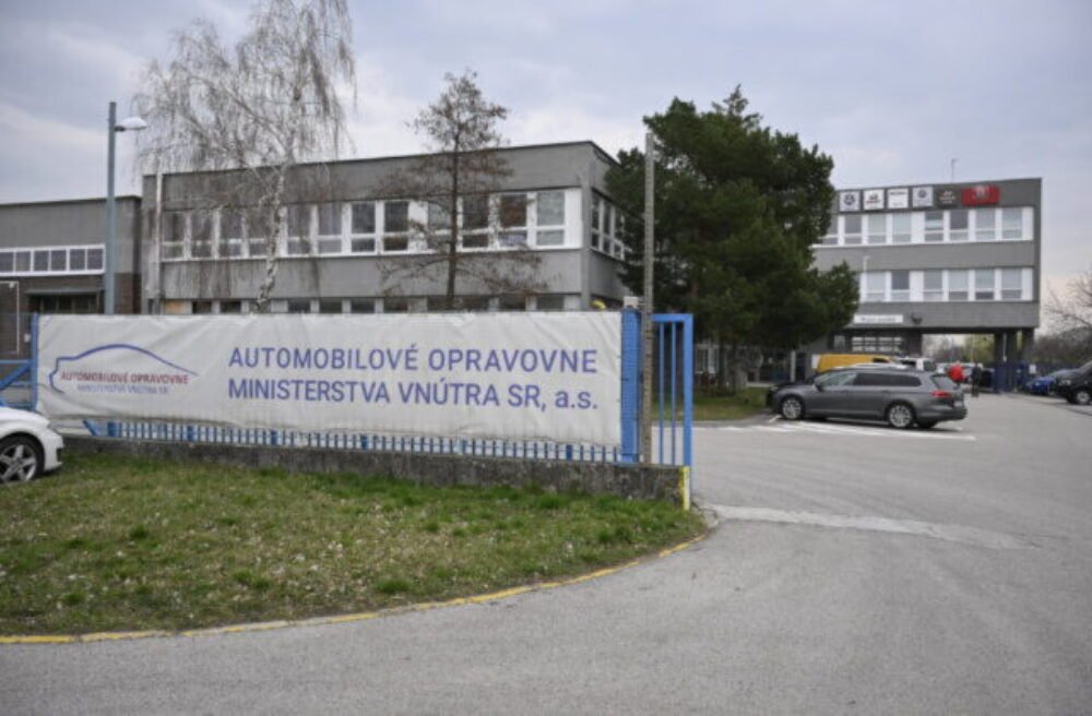 Kontrolóri identifikovali pasívny prístup, ministerstvá vnútra a obrany zanedbávajú strategické riadenie svojich vlastných podnikov