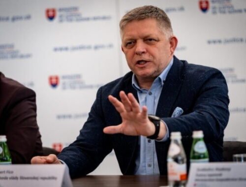Fico, Gašpar aj Takáč sa vzdali účasti v najbližších diskusiách, Slovensku chcú dopriať víkend bez politiky