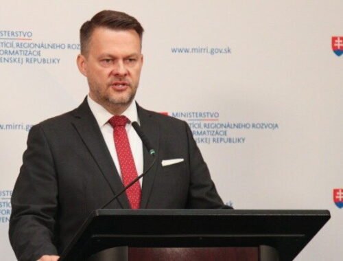 Minister regiónov predsa musí chodiť do regiónov, Migaľ sa ohradil voči výčitkám progresívcov