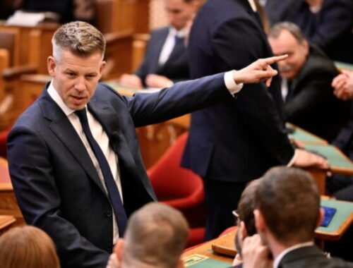 Novozvolený premiér Péter Magyar prevzal moc po Orbánovi a sľúbil zásadnú premenu krajiny