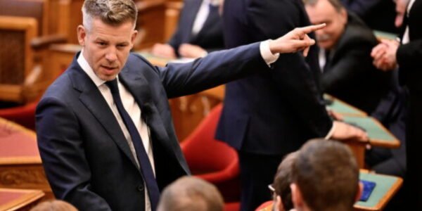 Novozvolený premiér Péter Magyar prevzal moc po Orbánovi a sľúbil zásadnú premenu krajiny