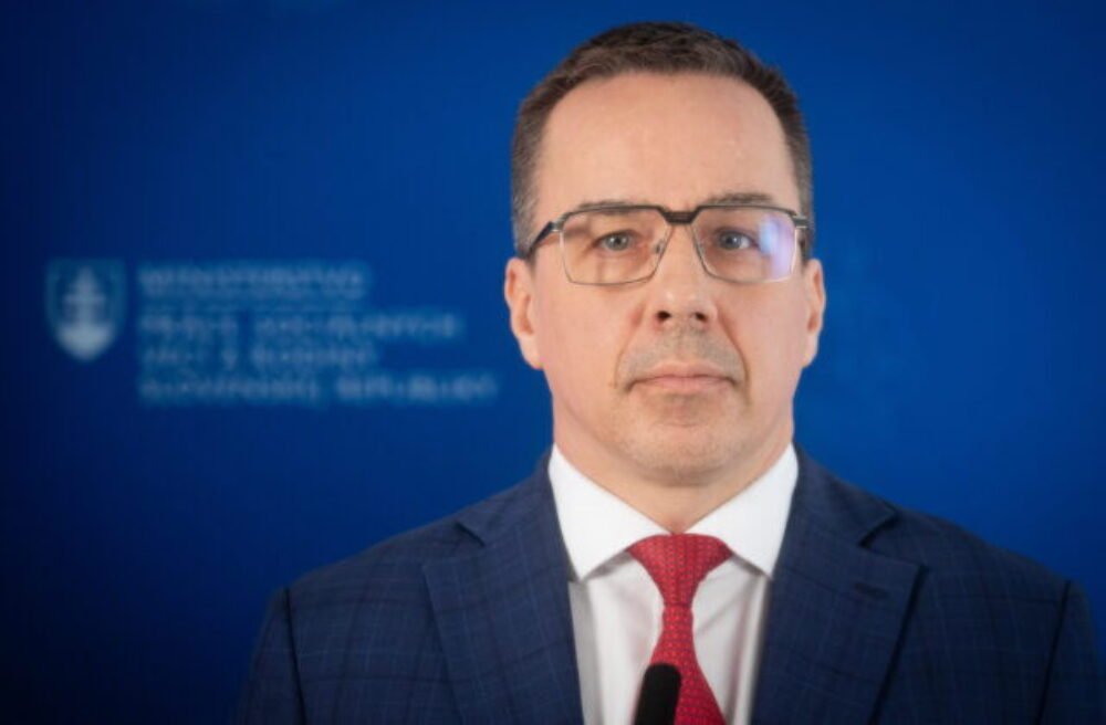 Minister práce Tomáš zatvára oči pred koaličnou krízou. Tvrdí, že stále má 78 poslancov