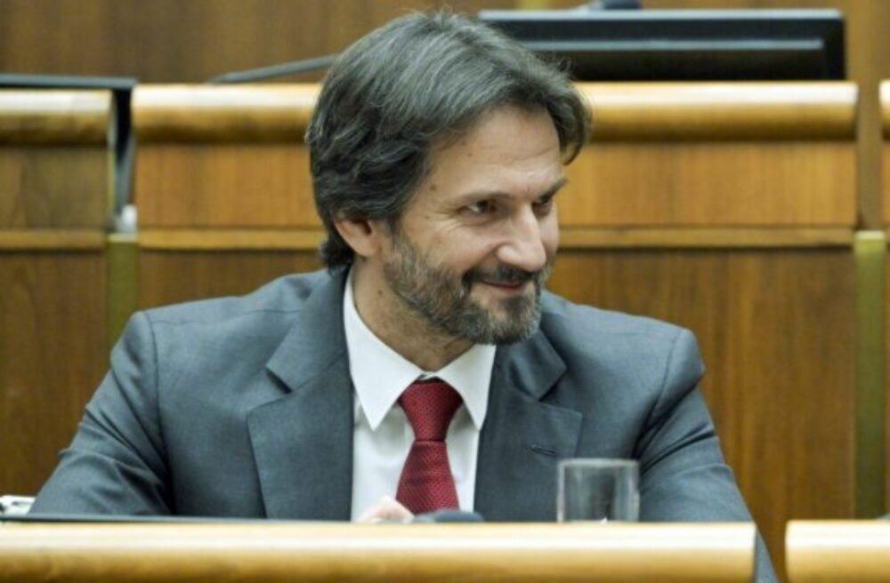 69686_minister-obrany-robert-kalinak-smer-sd-640x420.jpg Vojaci sa už cvičia na obsluhu nového systému protivzdušnej obrany Barak, uviedol minister Kaliňák