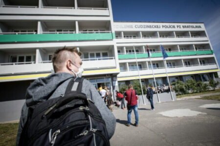 Cudzinecká polícia v hlavnom meste sa sťahuje, verejnosť si celý týždeň nevybaví agendu