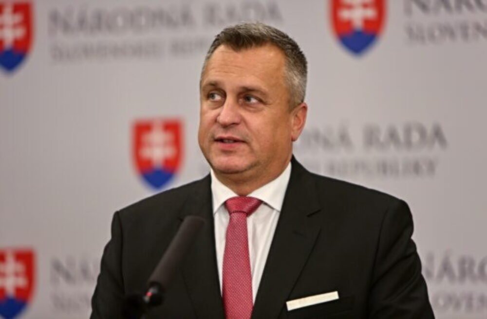 SNS chce meniť pravidlá pri rozhodovaní o EÚ, bez súhlasu parlamentu by vláda nemohla konať