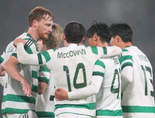 Celtic Glasgow zdolal Glasgow Rangers a na čele tabuľky sa priblížil k hráčom Hearts na rozdiel jediného bodu
