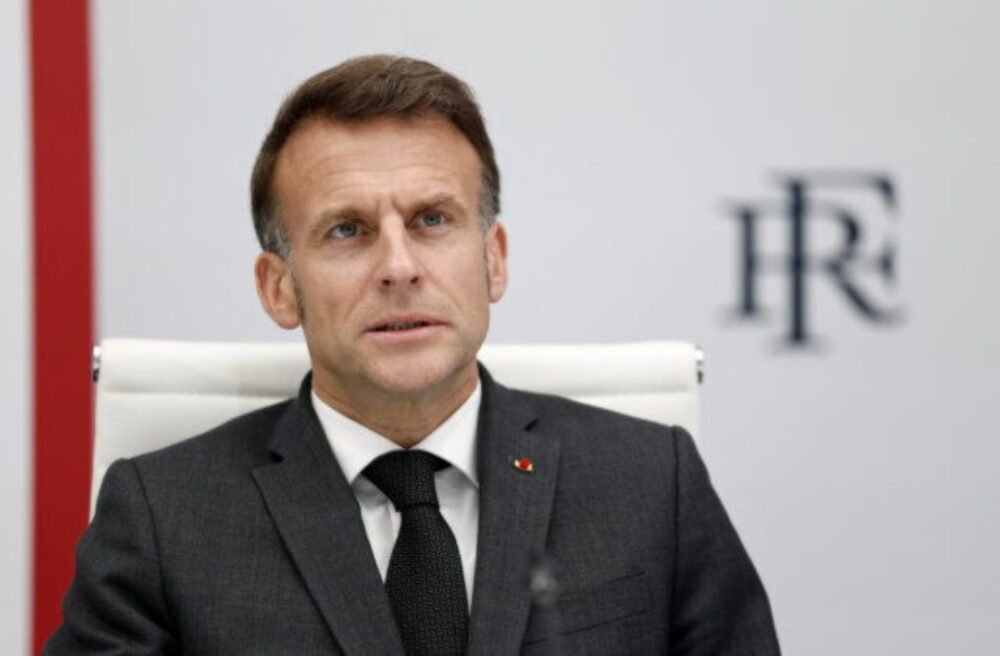 Emmanuel Macron si v Nairobi zabehal s maratónskou legendou Kipchogem – VIDEO