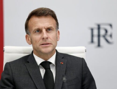Emmanuel Macron si v Nairobi zabehal s maratónskou legendou Kipchogem – VIDEO