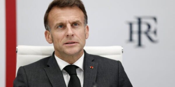 Emmanuel Macron si v Nairobi zabehal s maratónskou legendou Kipchogem – VIDEO