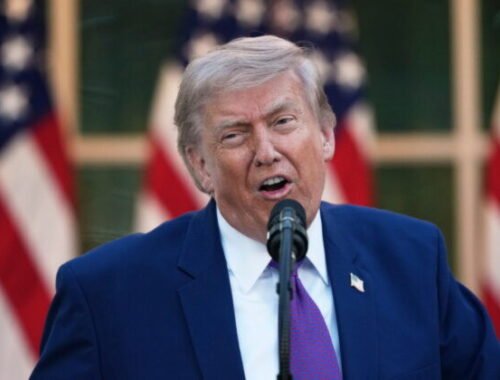 Trump rád tvrdí, že „drží karty v rukách“, ale realita vo vojne s Iránom je podľa expertov iná