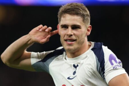 Vlastníci Tottenhamu po ďalšom boji o záchranu v Premier League sľúbili fanúšikom zlepšenie