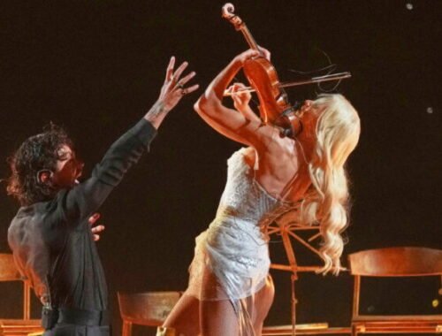 Top foto dňa (13. máj 2026): Súťaž Eurovision, slnečnica na križovatke, staroveké chrámy a Bahrajnská doprava
