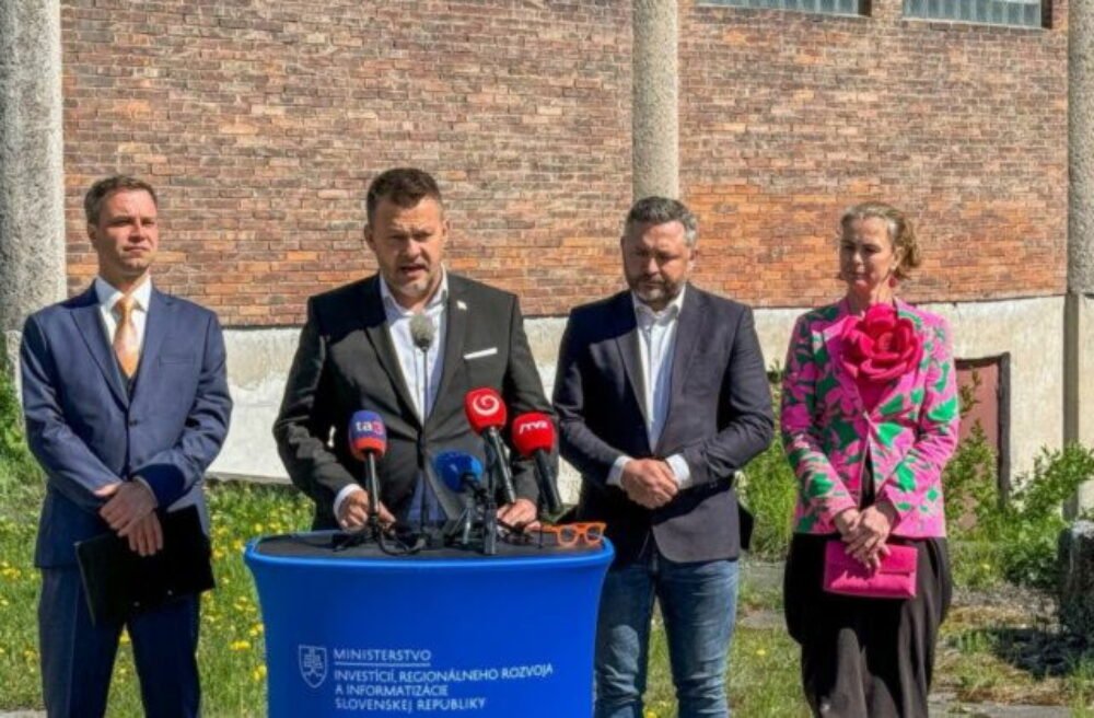 Opustené fabriky a chátrajúce budovy dostanú druhú šancu, Migaľovo ministerstvo spustilo veľký projekt – VIDEO, FOTO