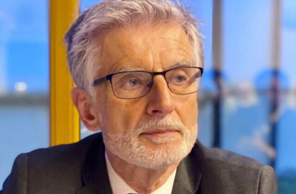 70146_peter-weiss-640x420.jpg Keď parlament začne opravovať paragrafy podľa potrieb obžalovaných a keď sa politická moc začne báť sudcov – KOMENTÁR