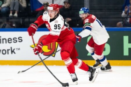 Úvodný deň MS v hokeji 2026 prekvapenia nepriniesol a dva zápasy sa skončili výsledkom 3:1 – VIDEO, FOTO