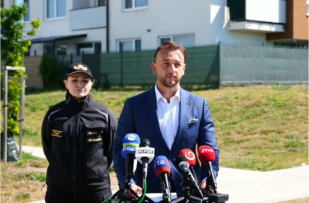 Ministerstvo vnútra získalo do vlastníctva ďalších desať bytov, policajtom tak uľahčí výkon služby – VIDEO